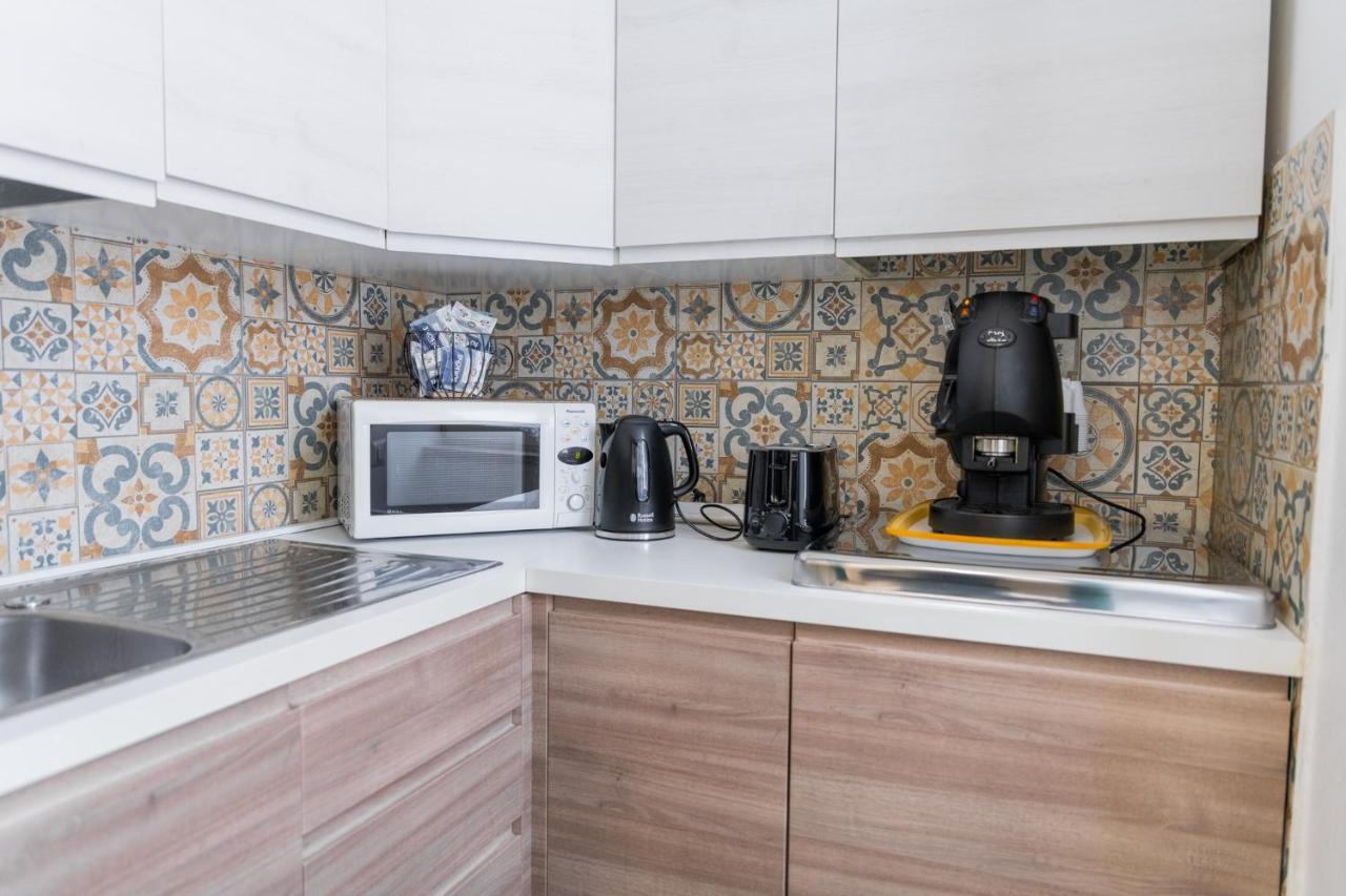 B&B Alla Ferrovia Napoli Bagian luar foto