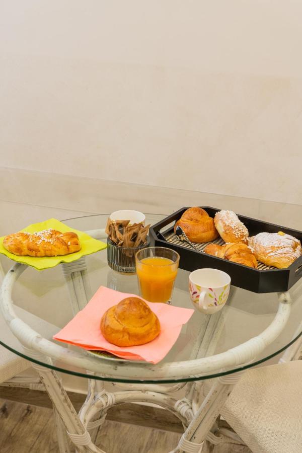 B&B Alla Ferrovia Napoli Bagian luar foto
