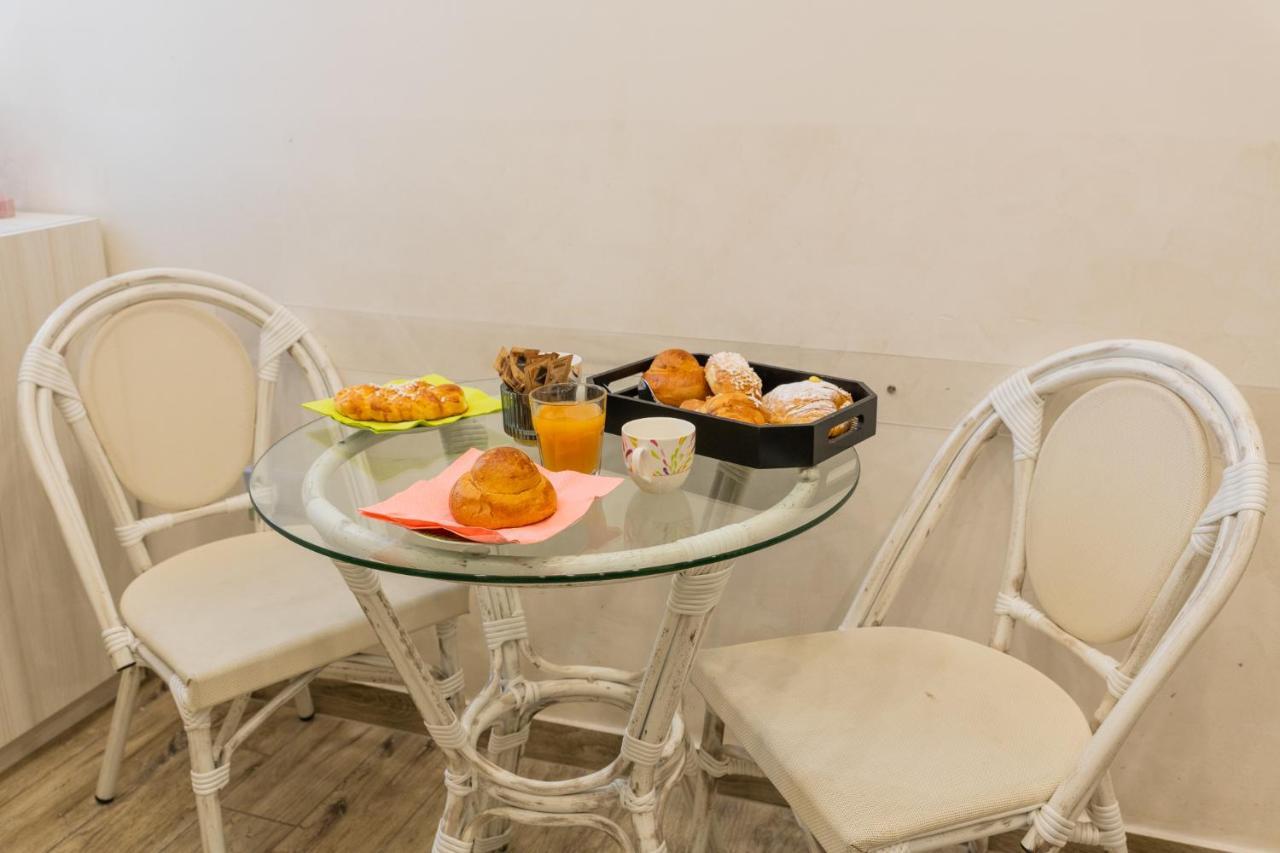 B&B Alla Ferrovia Napoli Bagian luar foto