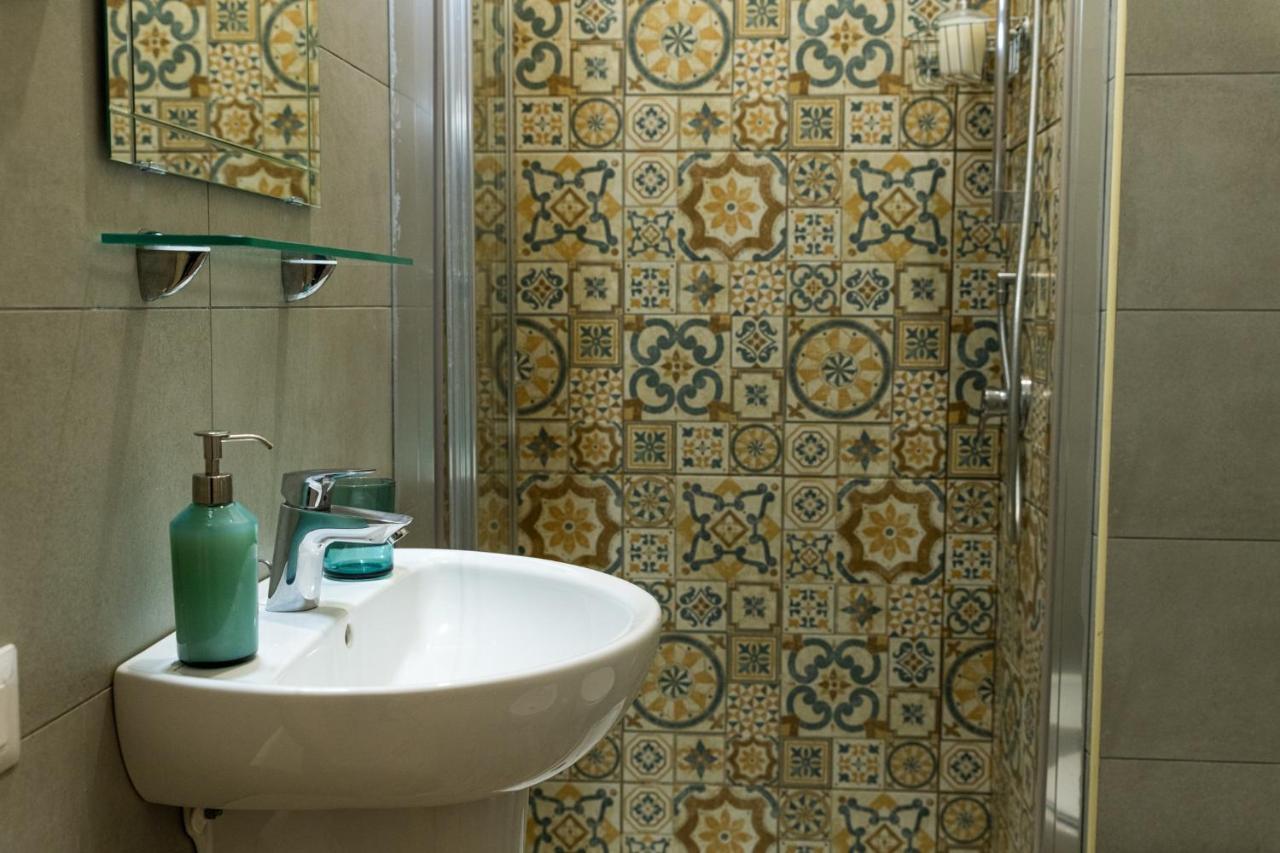 B&B Alla Ferrovia Napoli Bagian luar foto