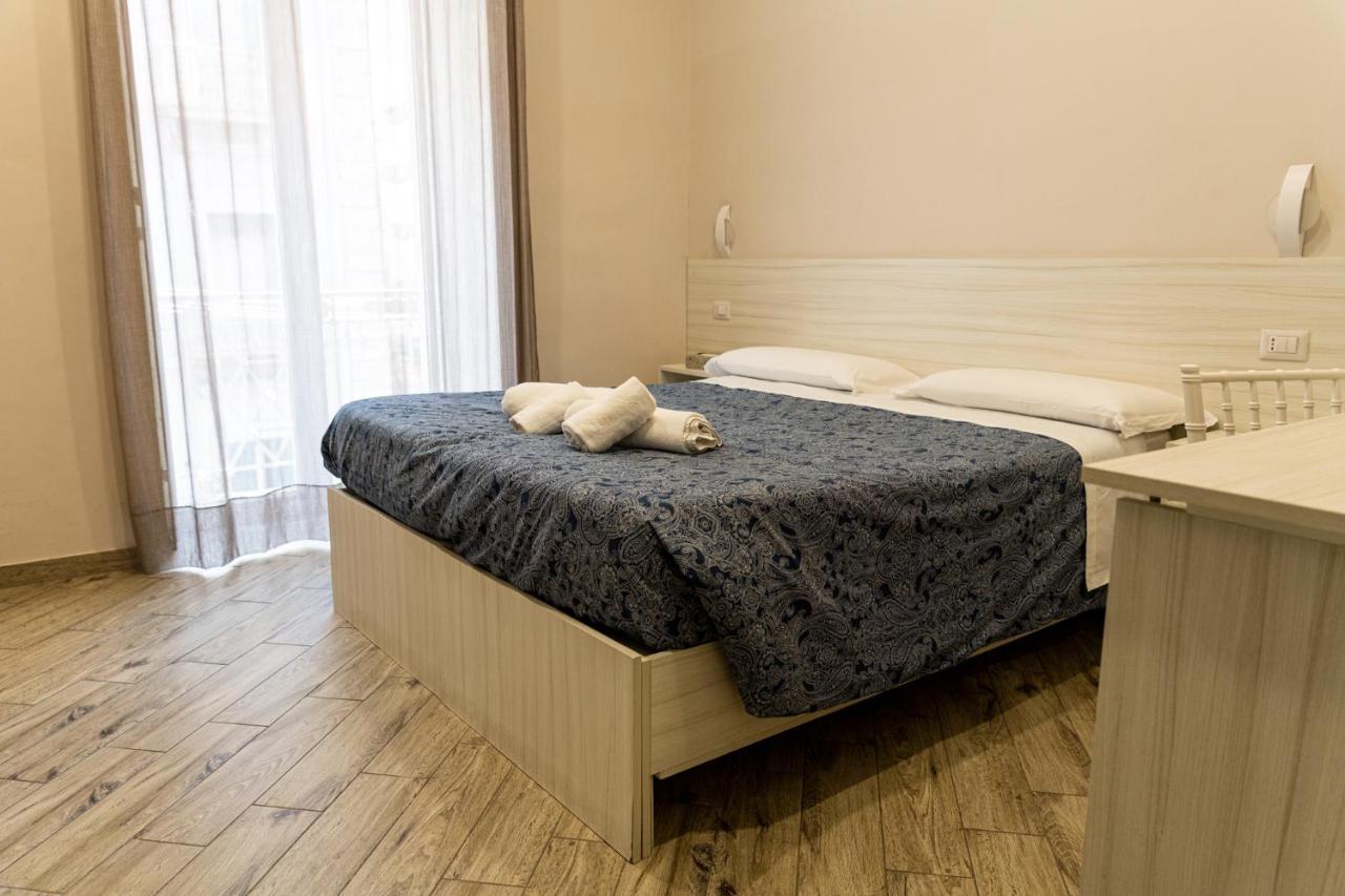 B&B Alla Ferrovia Napoli Bagian luar foto