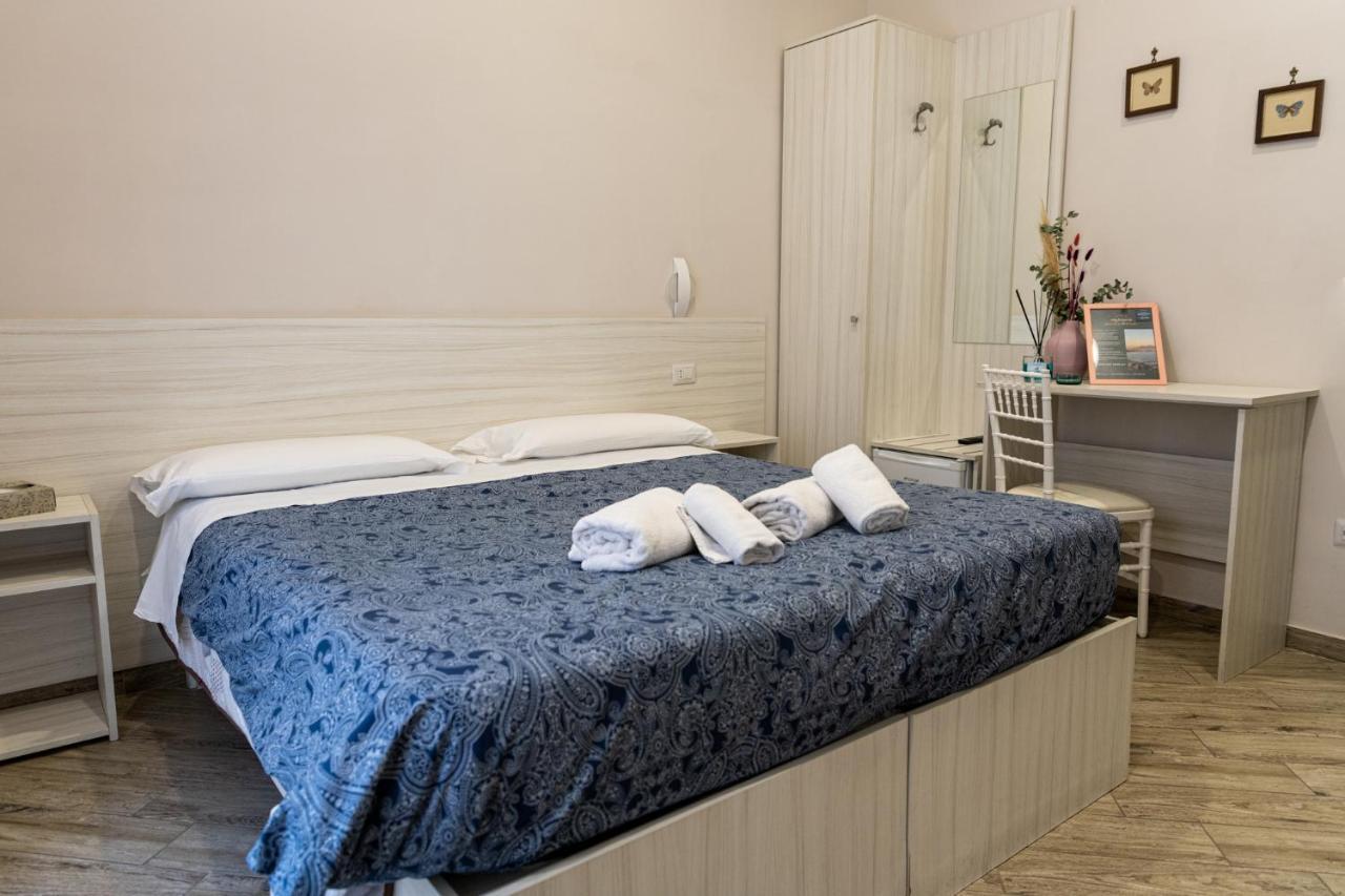 B&B Alla Ferrovia Napoli Bagian luar foto