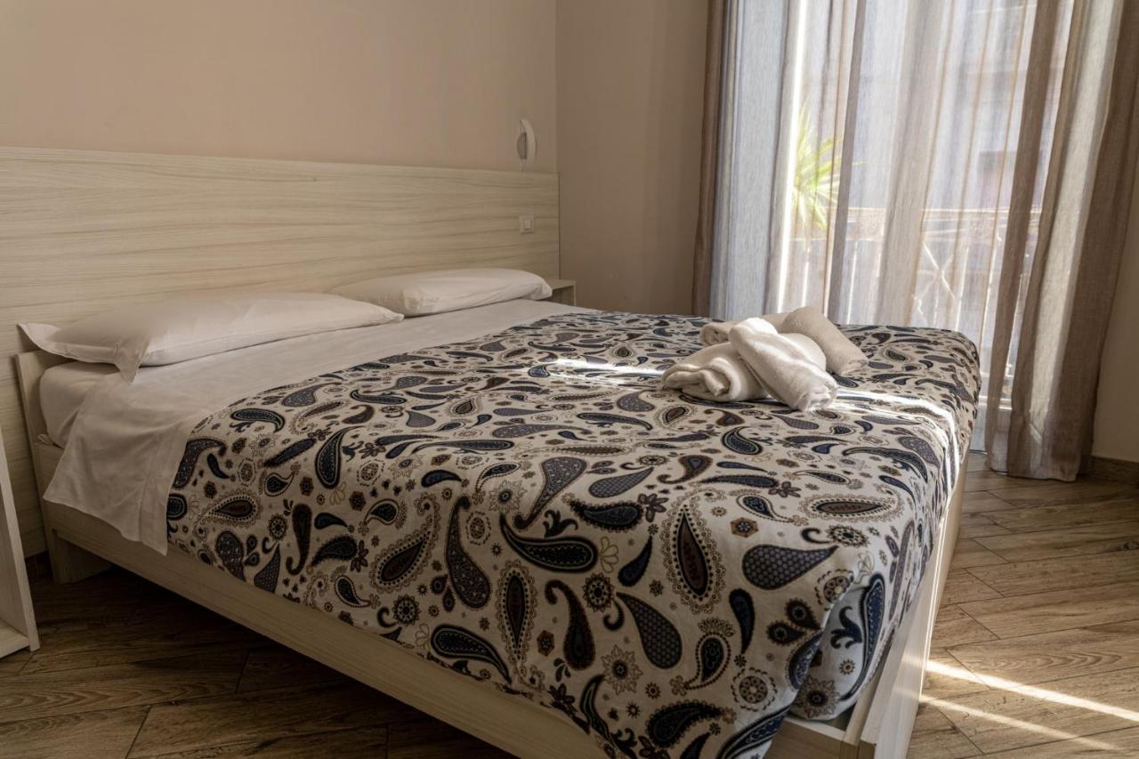 B&B Alla Ferrovia Napoli Bagian luar foto