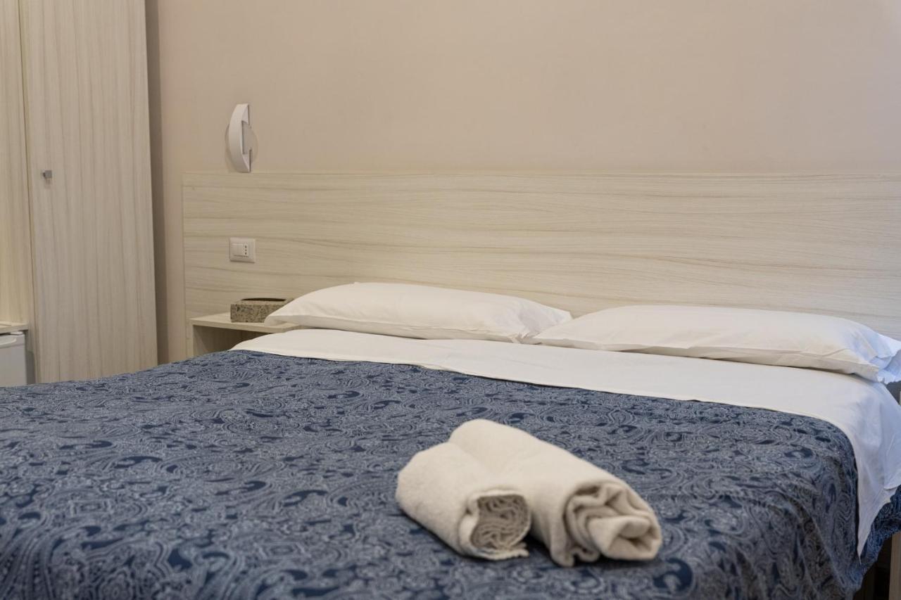 B&B Alla Ferrovia Napoli Bagian luar foto