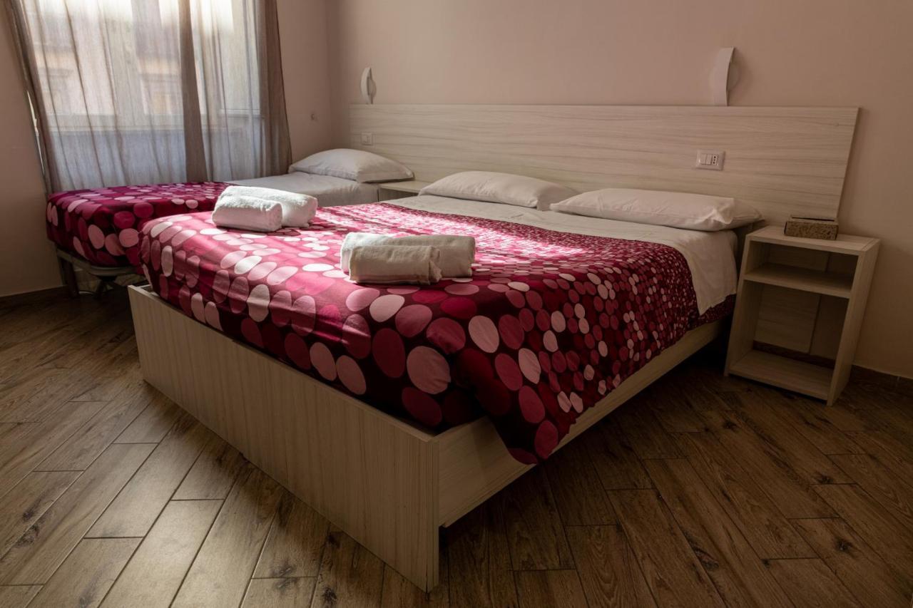 B&B Alla Ferrovia Napoli Bagian luar foto